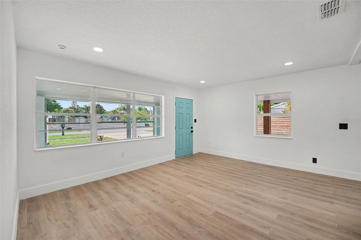 212 COQUINA DRIVE — photo 12 of 43