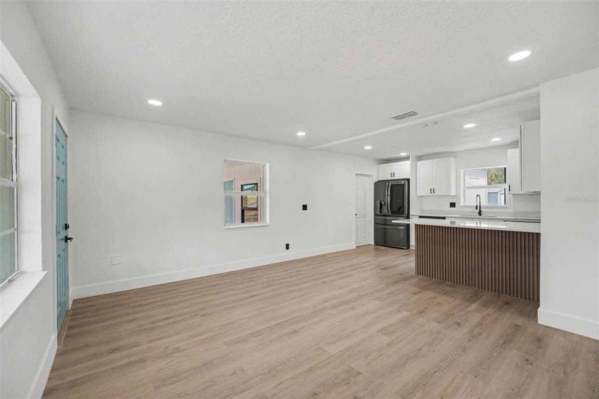 212 COQUINA DRIVE — photo 8 of 43
