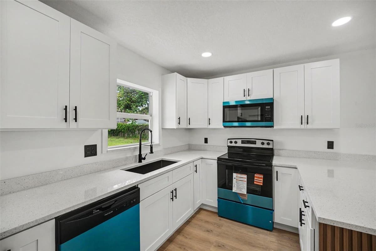212 COQUINA DRIVE — photo 7 of 43