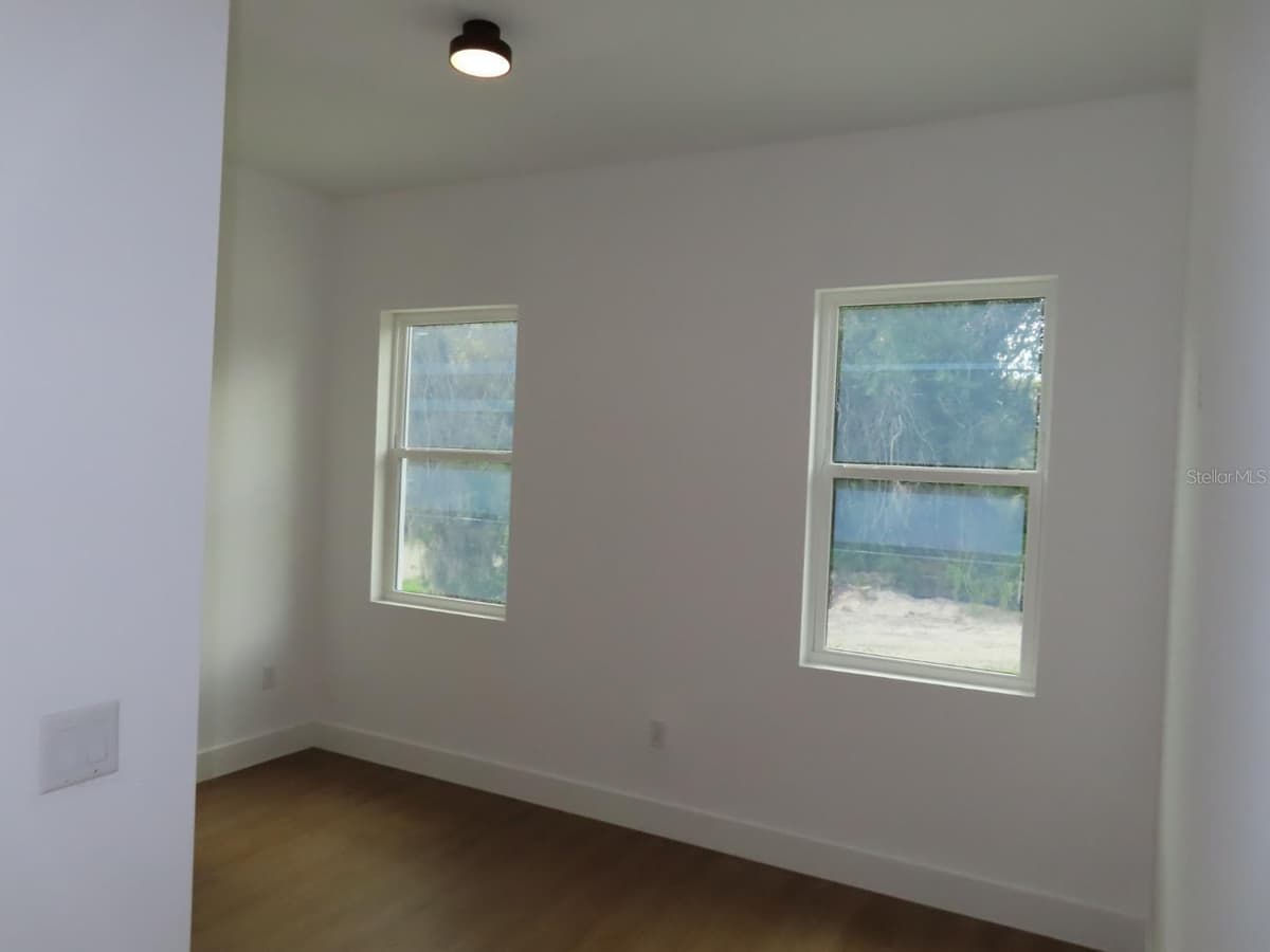 2651 PEAKE STREET — photo 11 of 25