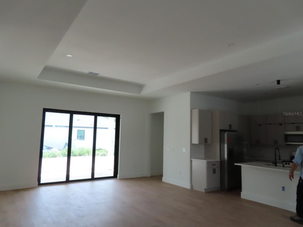 2651 PEAKE STREET — photo 3 of 25