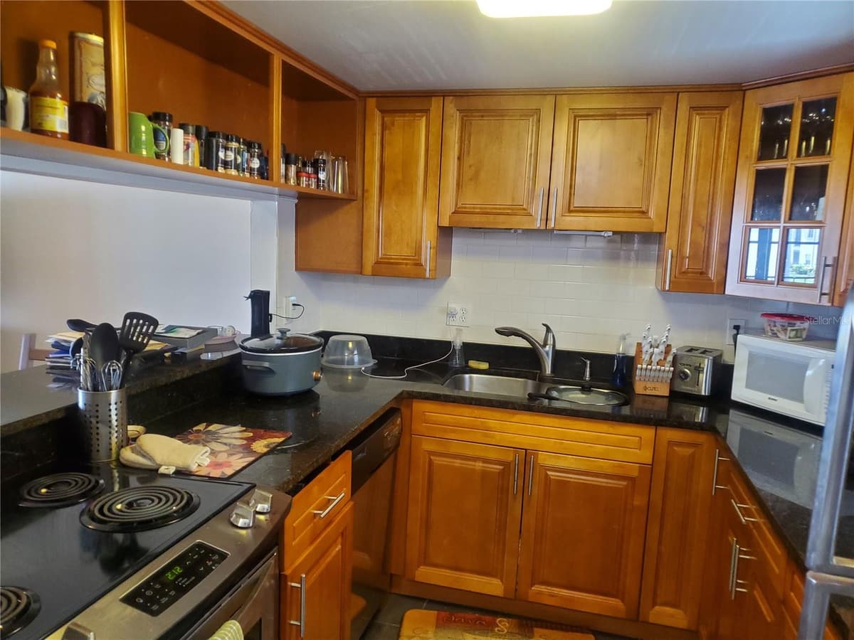 7701 STARKEY ROAD — photo 9 of 28