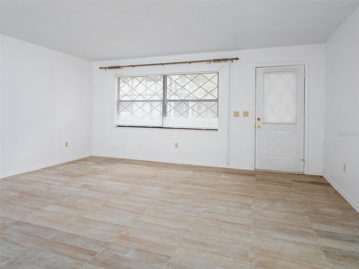 121 SERENA CIRCLE — photo 9 of 32
