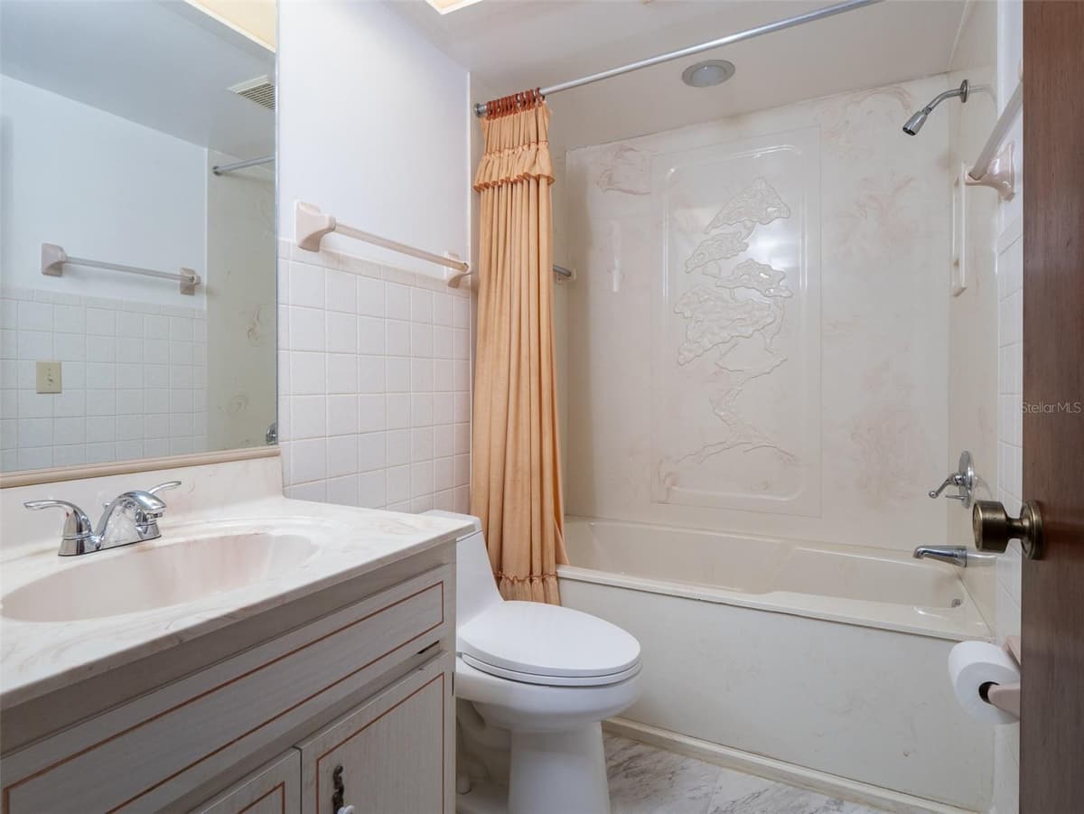 121 SERENA CIRCLE — photo 15 of 32