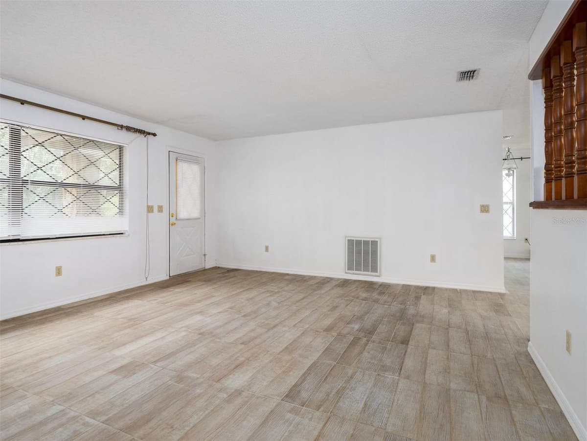 121 SERENA CIRCLE — photo 10 of 32