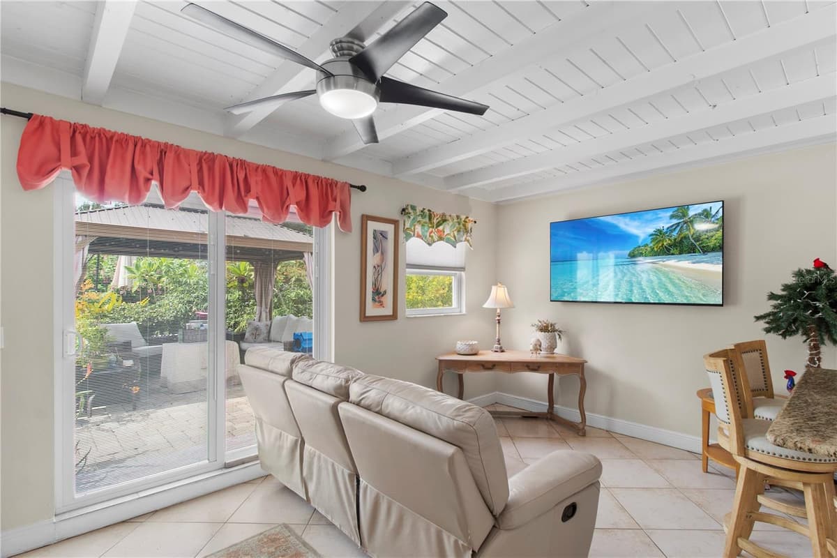 3326 BOUGAINVILLEA STREET — photo 18 of 35