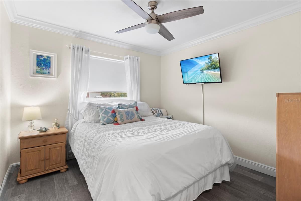 3326 BOUGAINVILLEA STREET — photo 15 of 35