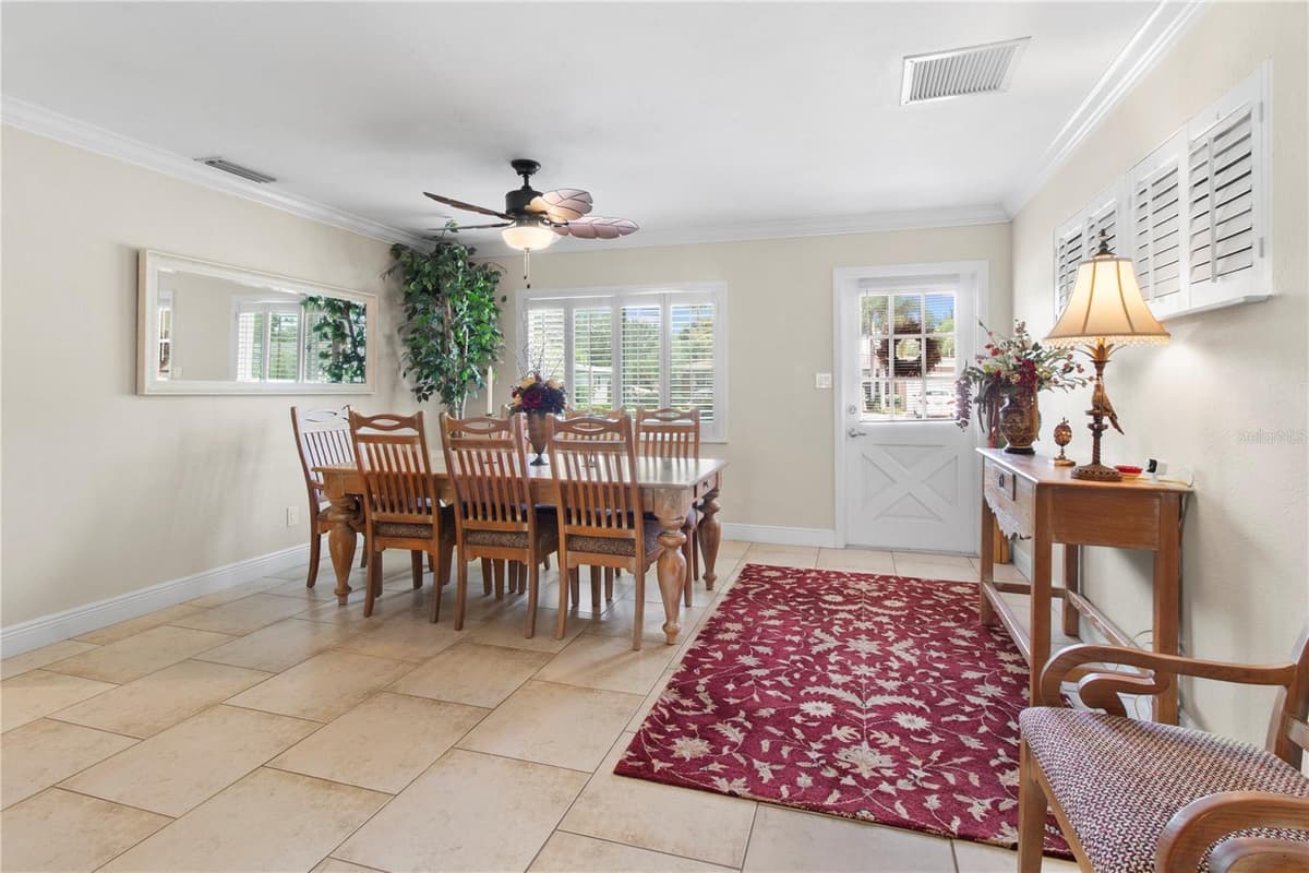 3326 BOUGAINVILLEA STREET — photo 4 of 35