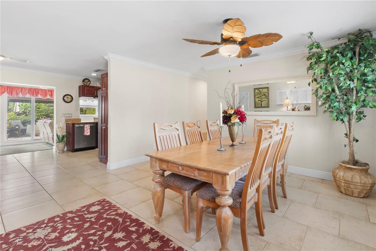 3326 BOUGAINVILLEA STREET — photo 5 of 35