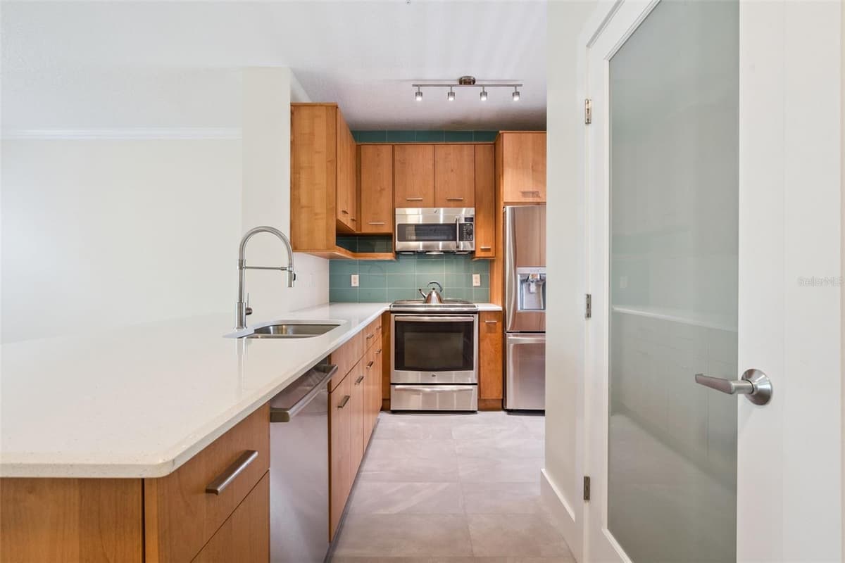 529 WATER STREET — photo 7 of 43