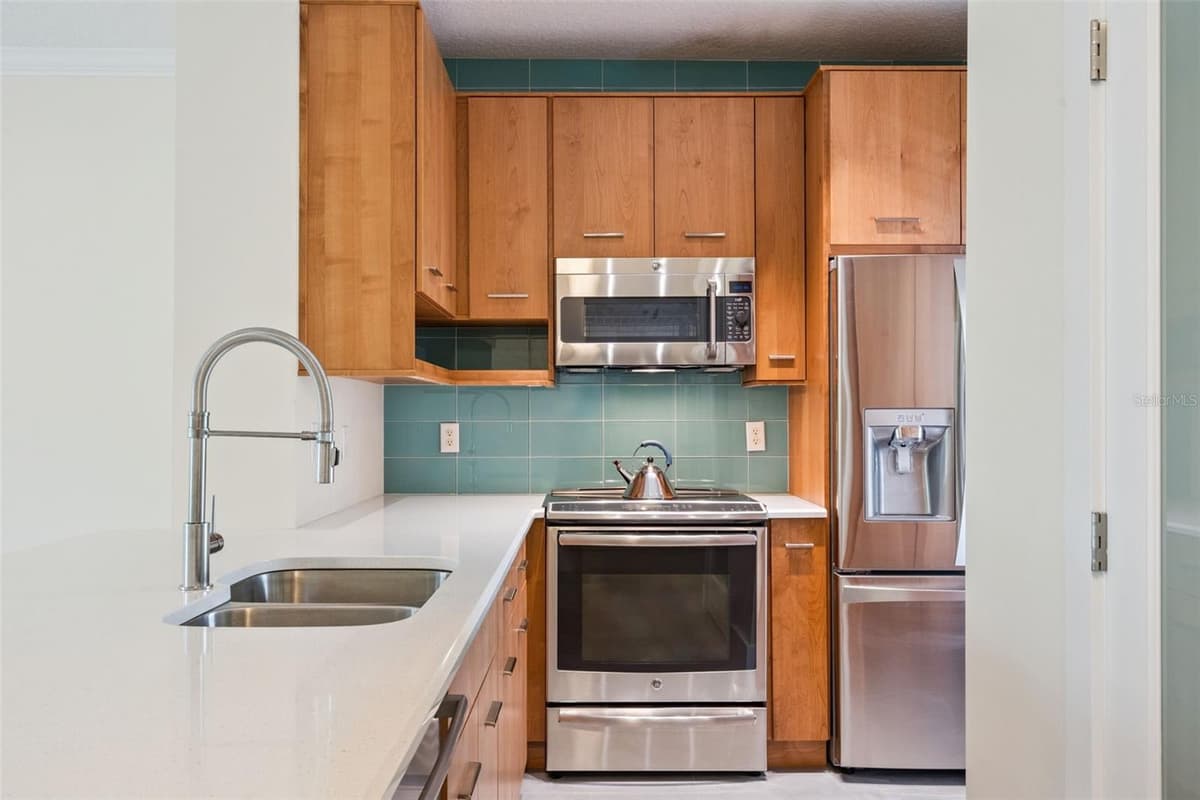 529 WATER STREET — photo 5 of 43
