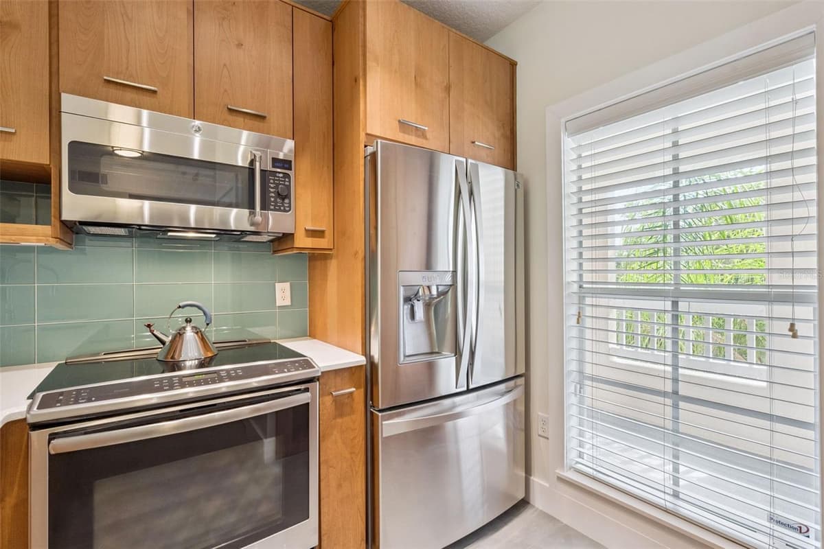 529 WATER STREET — photo 9 of 43