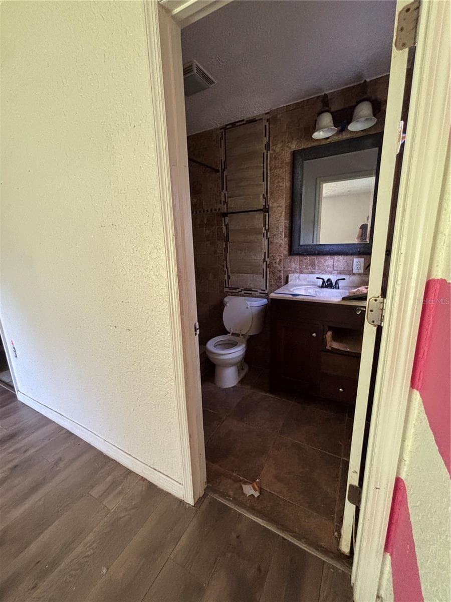 210 PEARL STREET — photo 11 of 21