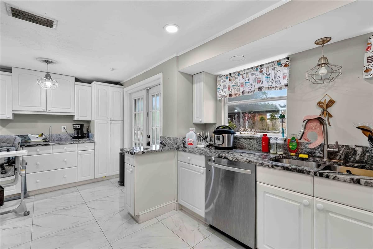 5408 EVORA AVENUE — photo 9 of 27