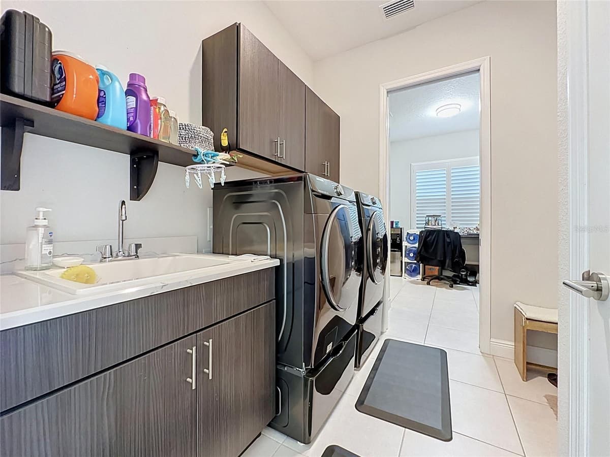 8665 BRIDGEPORT BAY CIRCLE — photo 23 of 71