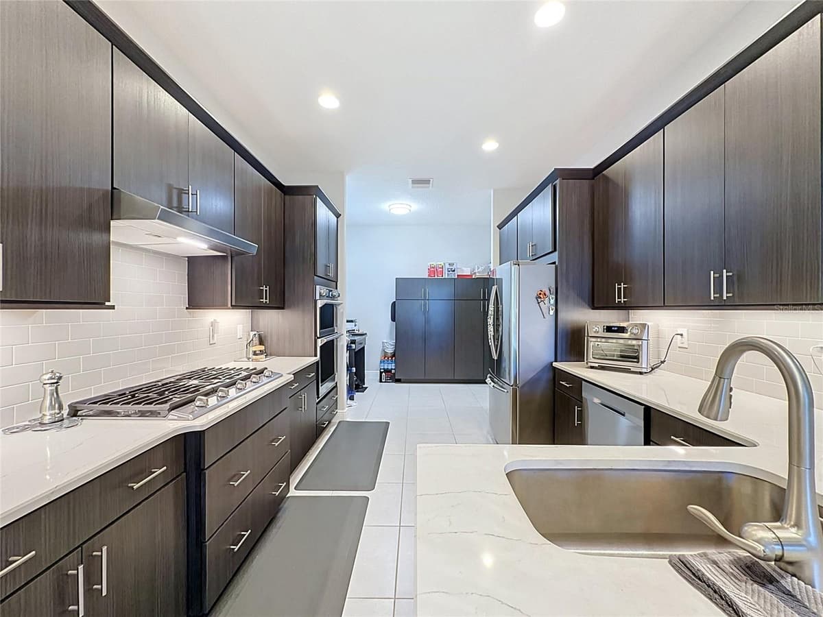 8665 BRIDGEPORT BAY CIRCLE — photo 17 of 71