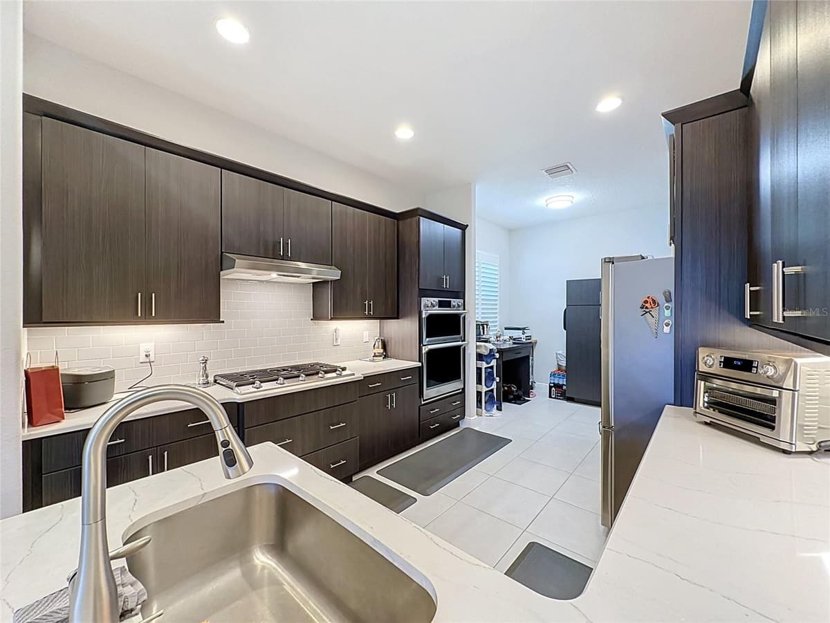 8665 BRIDGEPORT BAY CIRCLE — photo 18 of 71