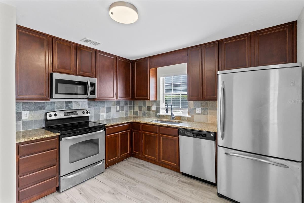 4102 CLUBSIDE DRIVE — photo 9 of 27