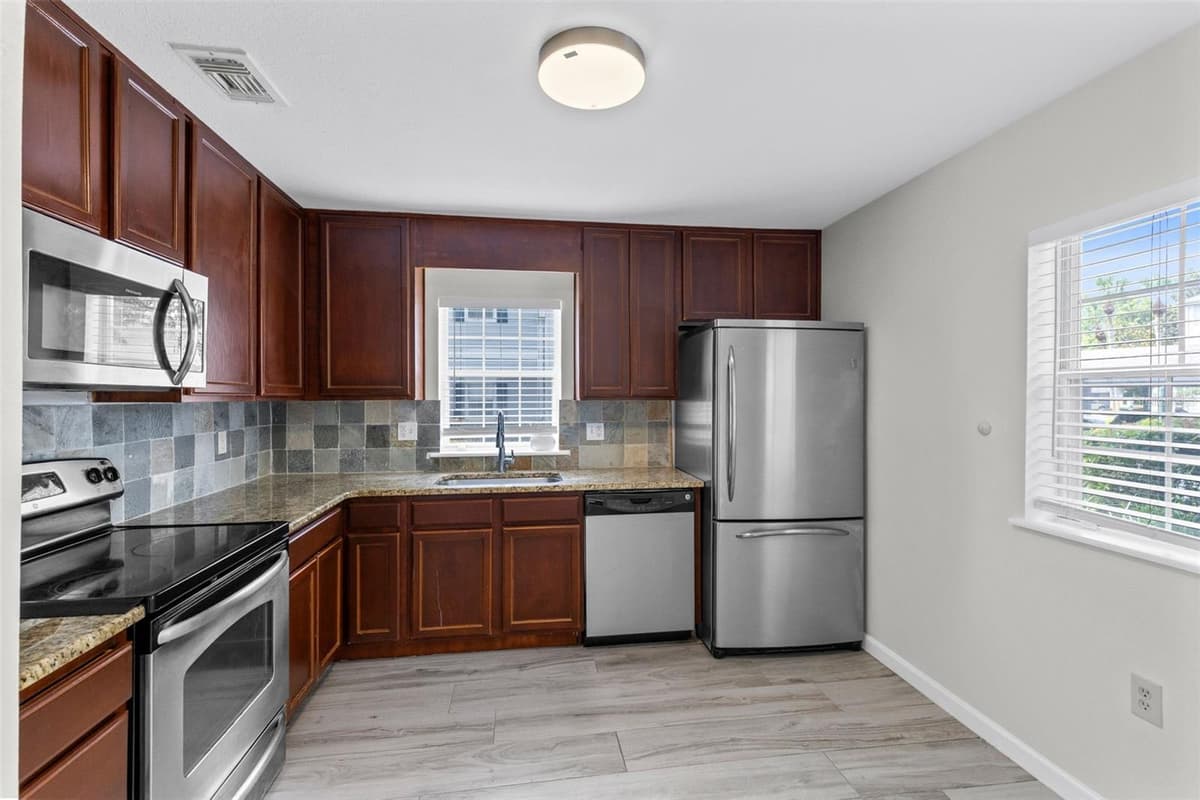 4102 CLUBSIDE DRIVE — photo 8 of 27