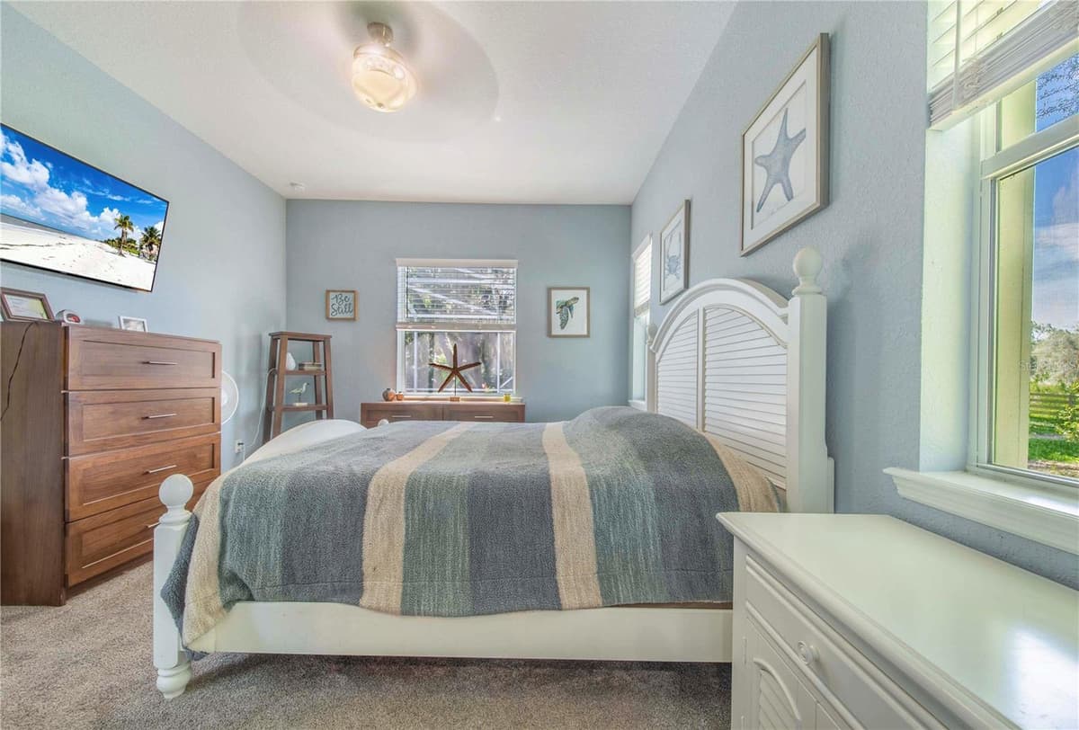 2424 BURNS AVENUE — photo 23 of 100