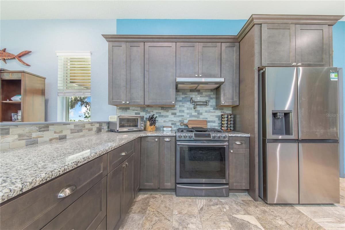 2424 BURNS AVENUE — photo 17 of 100