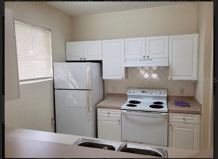 18001 RICHMOND PLACE DRIVE — photo 3 of 7