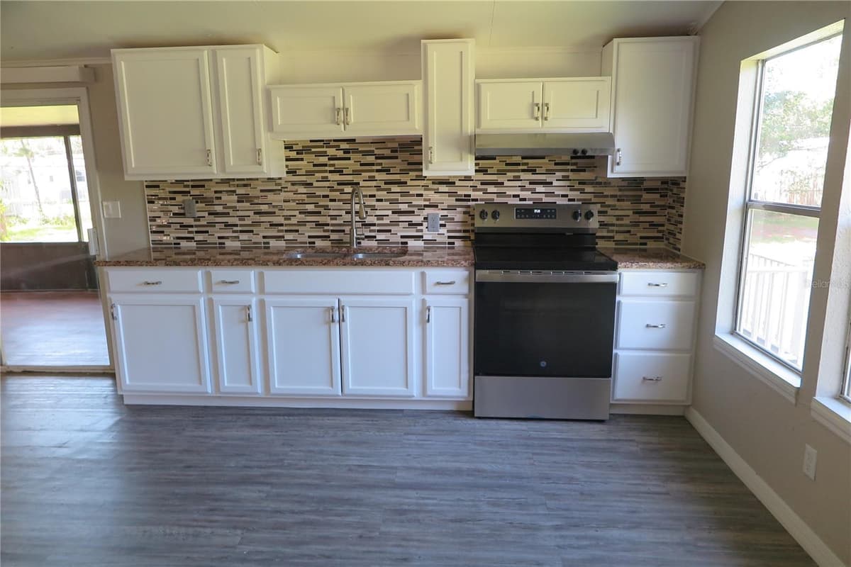 108 PINESHORE DRIVE — photo 16 of 34