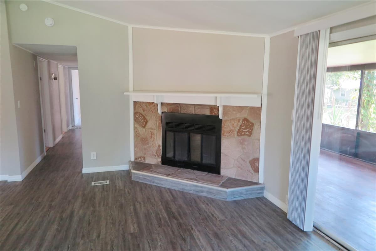 108 PINESHORE DRIVE — photo 17 of 34