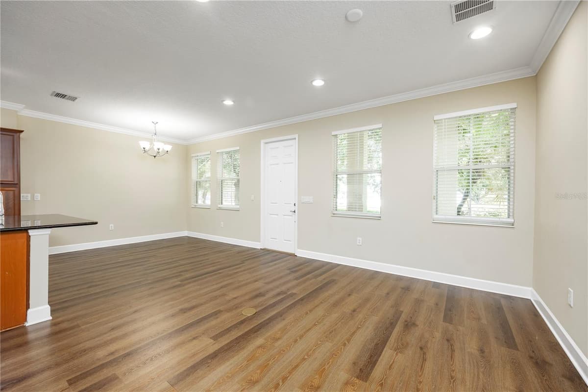 6112 FISHHAWK CROSSING BOULEVARD — photo 7 of 25