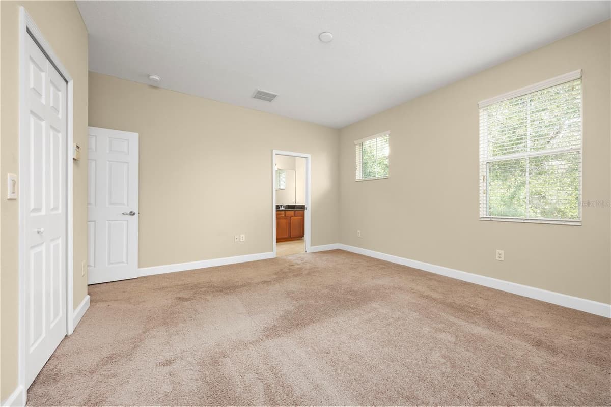 6112 FISHHAWK CROSSING BOULEVARD — photo 10 of 25