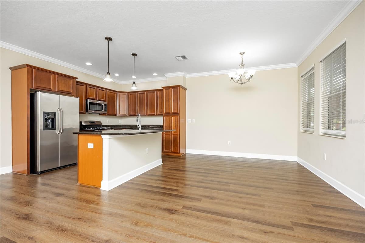 6112 FISHHAWK CROSSING BOULEVARD — photo 3 of 25