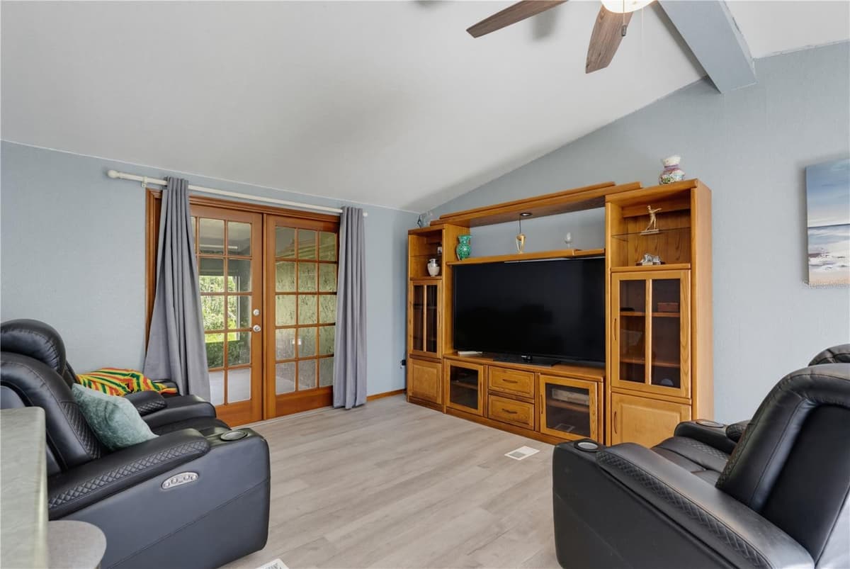 7421 HENRY DRIVE — photo 6 of 100