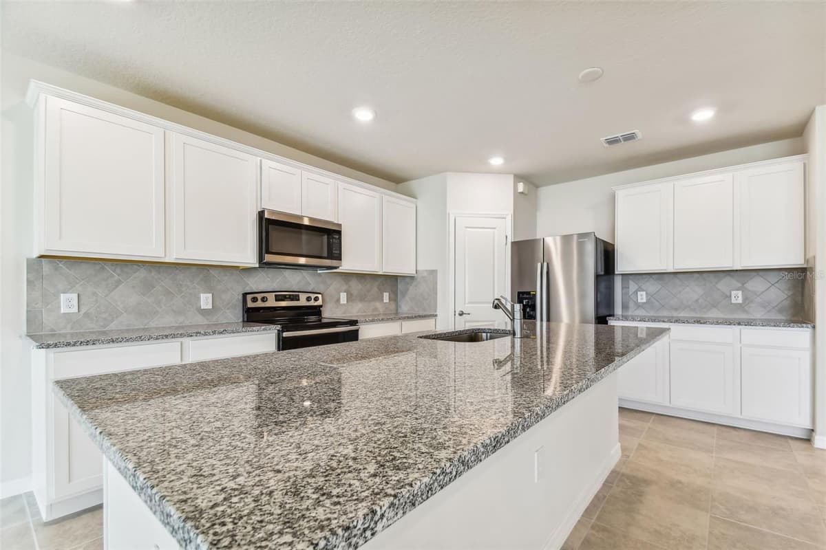 13718 EVERGREEN VALLEY DRIVE — photo 3 of 37