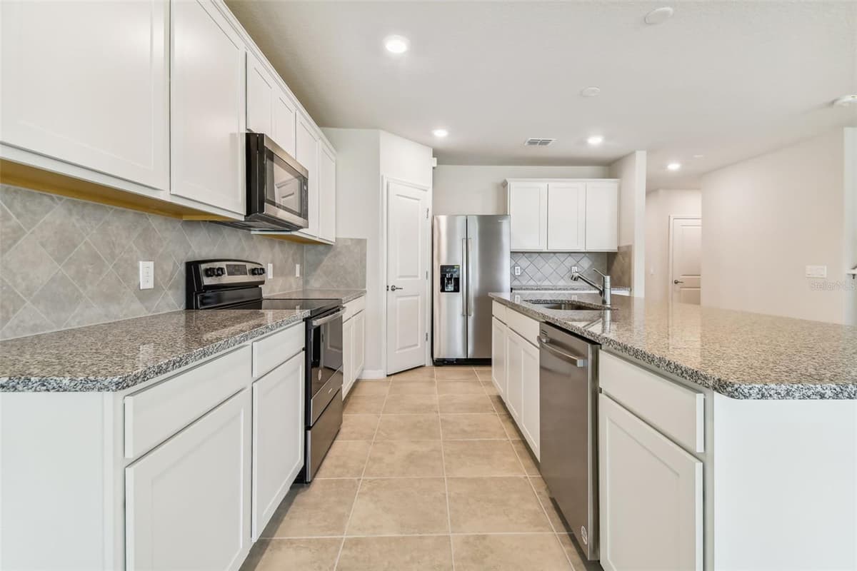 13718 EVERGREEN VALLEY DRIVE — photo 5 of 37