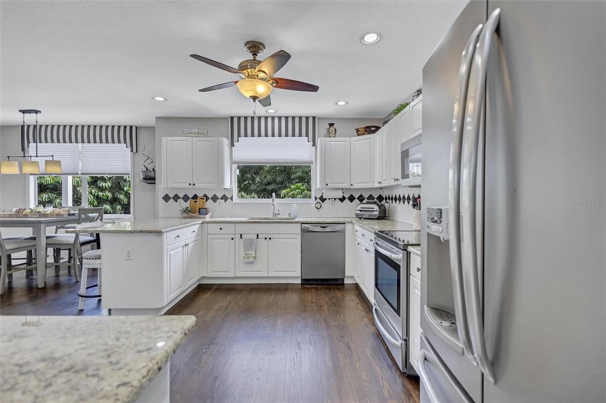 760 SOUNDVIEW DRIVE — photo 14 of 85