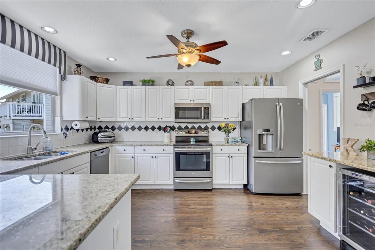 760 SOUNDVIEW DRIVE — photo 17 of 85