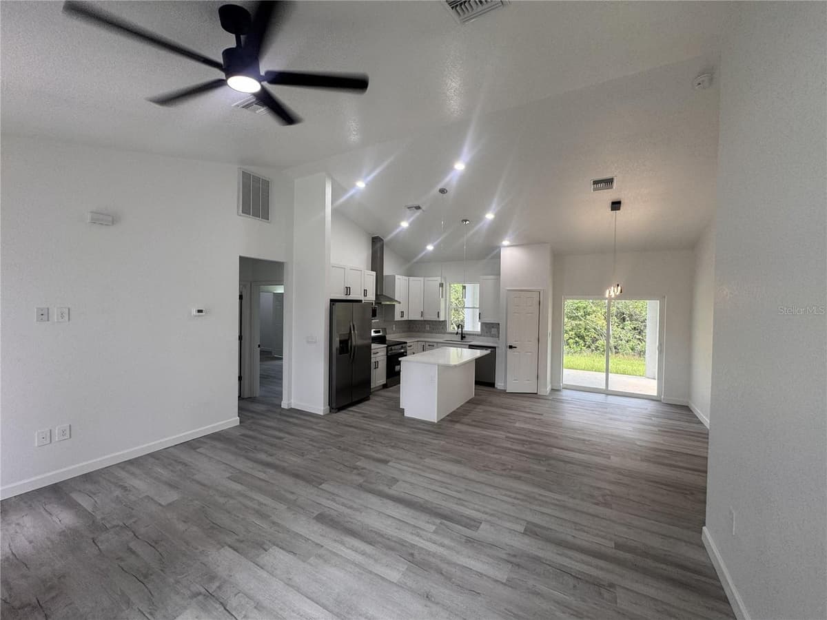 7624 ANCHA STREET — photo 4 of 18