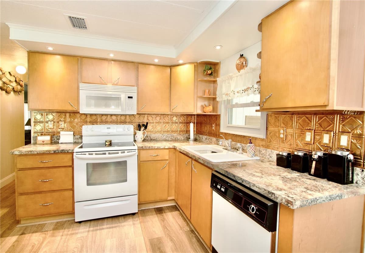 2123 OAHU DRIVE — photo 4 of 20