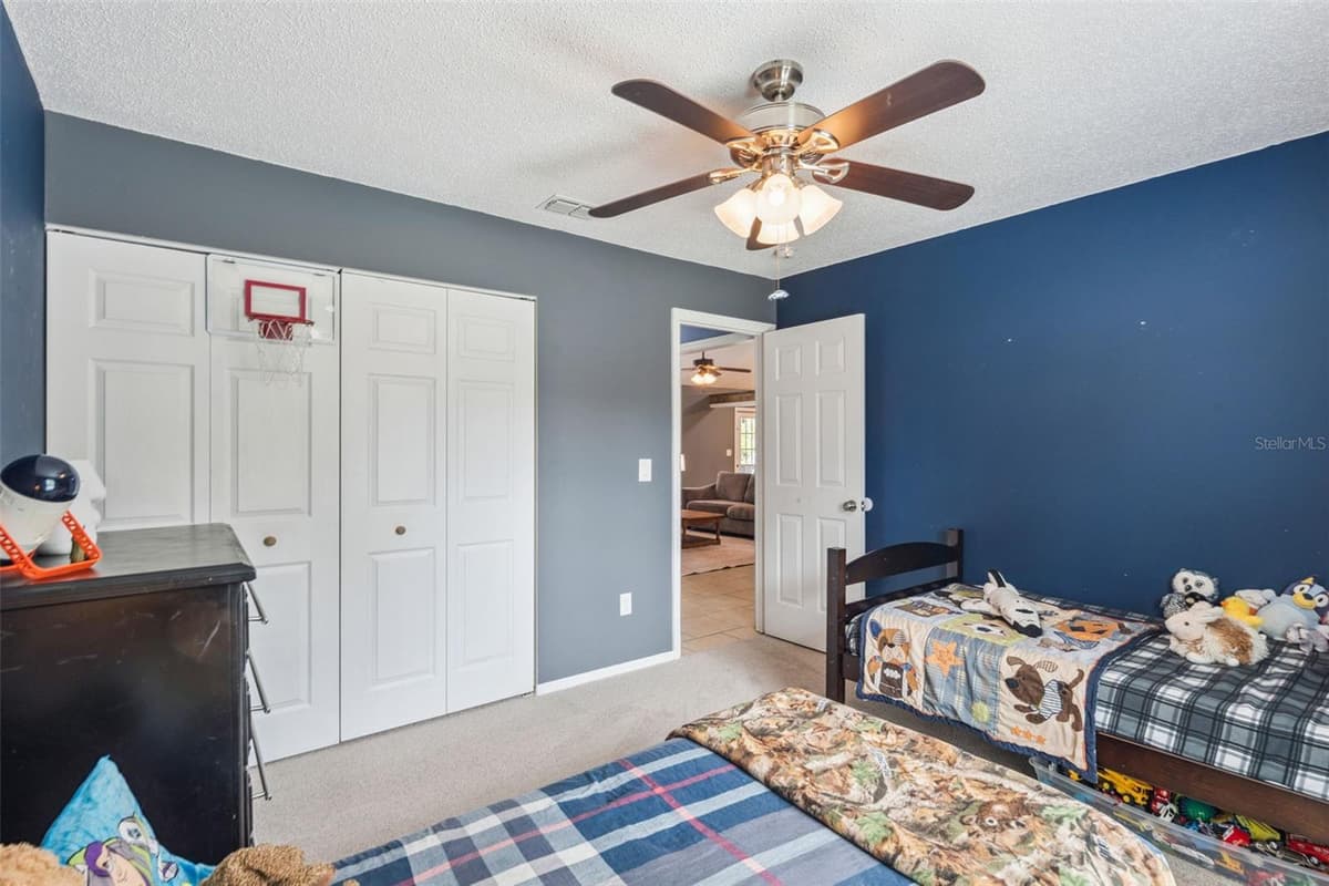 136 CHESTNUT AVENUE — photo 14 of 25