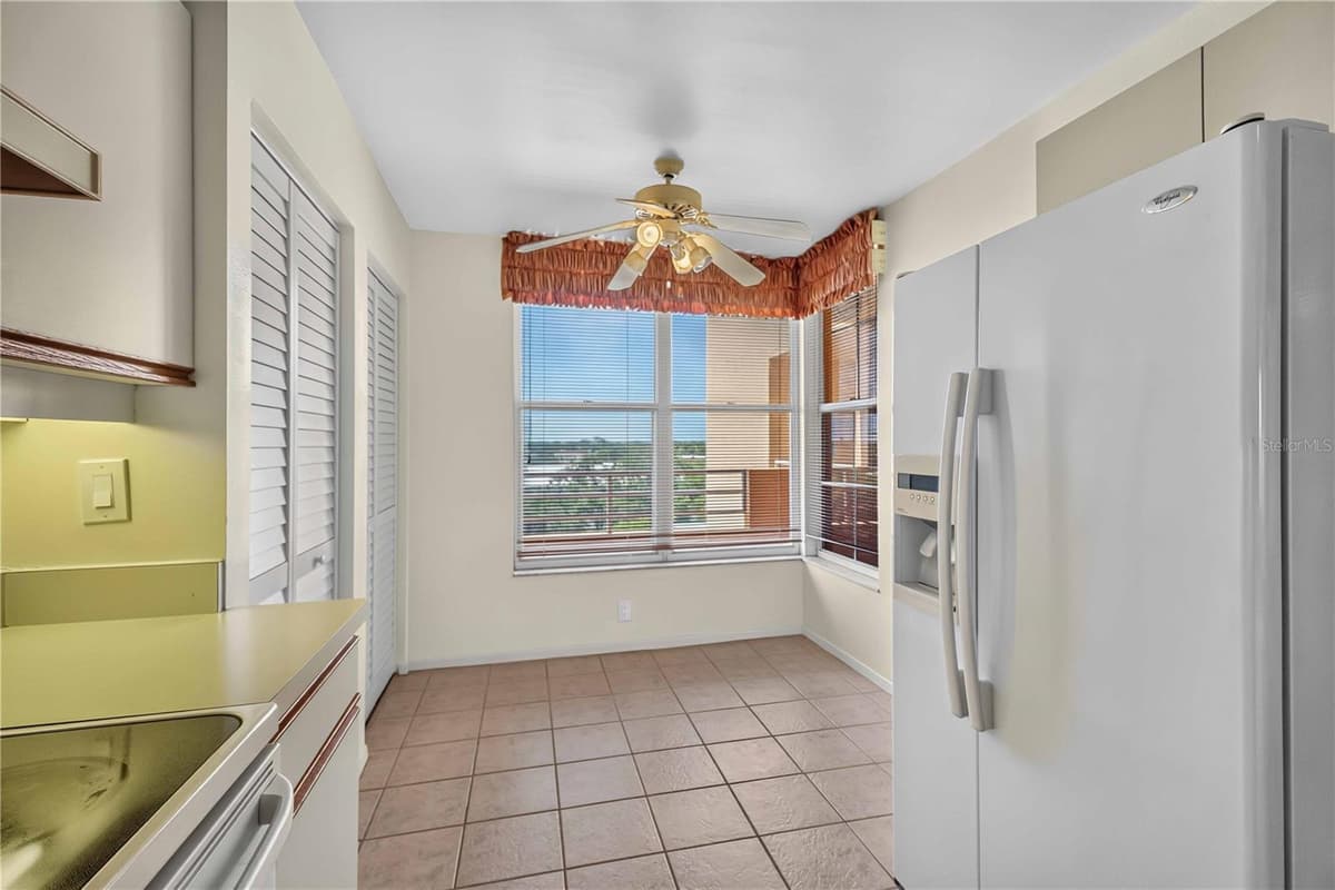 4550 PINEBROOK CIRCLE — photo 11 of 30