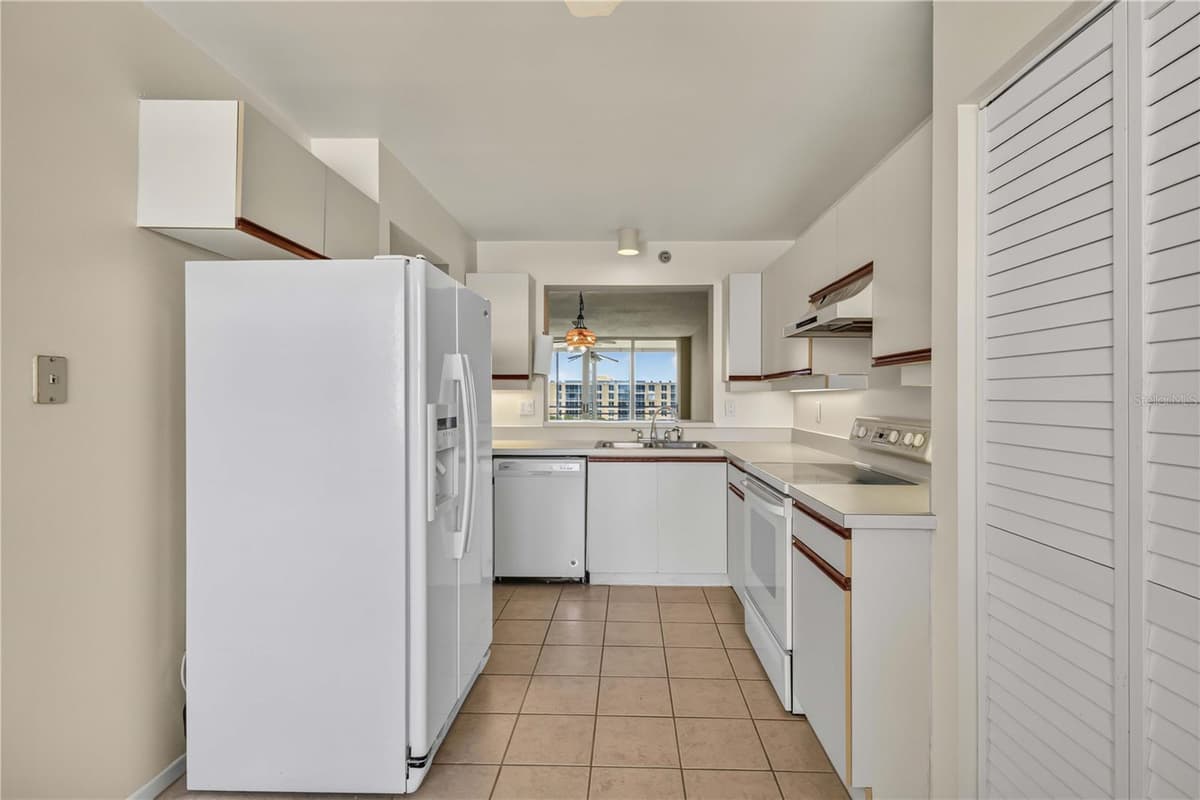 4550 PINEBROOK CIRCLE — photo 14 of 30