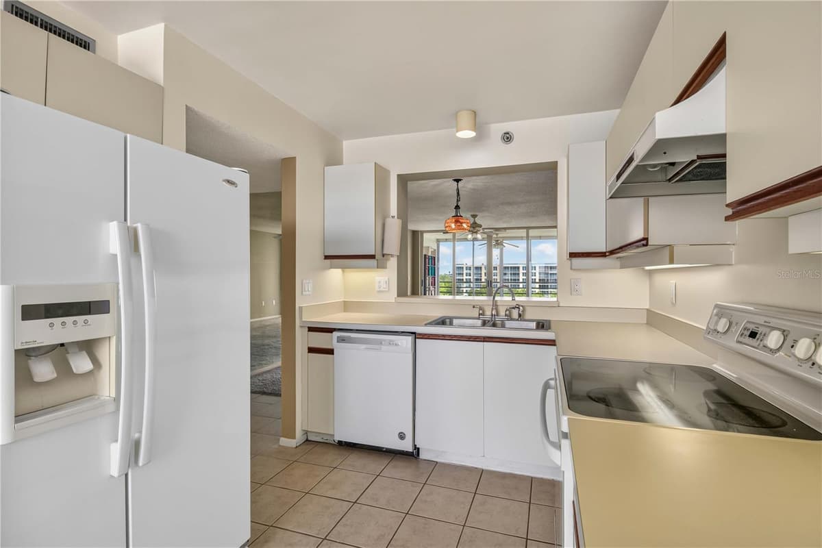 4550 PINEBROOK CIRCLE — photo 16 of 30