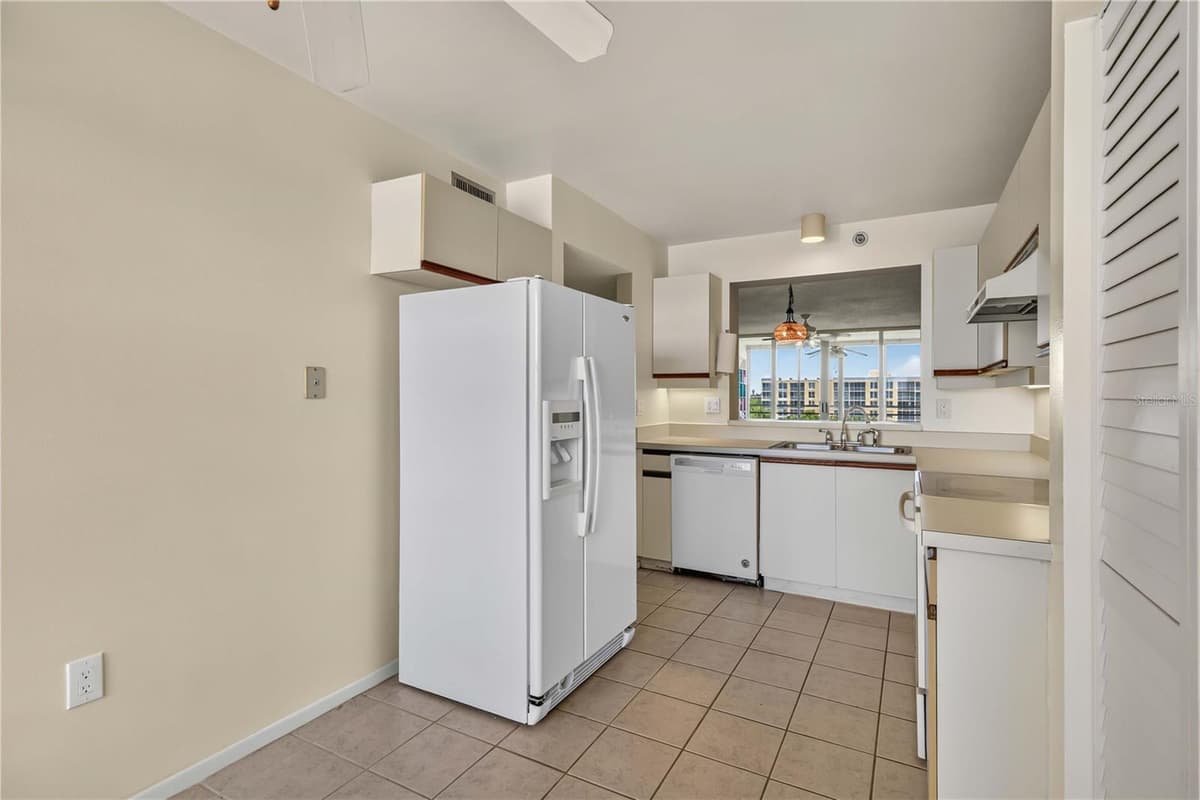 4550 PINEBROOK CIRCLE — photo 15 of 30