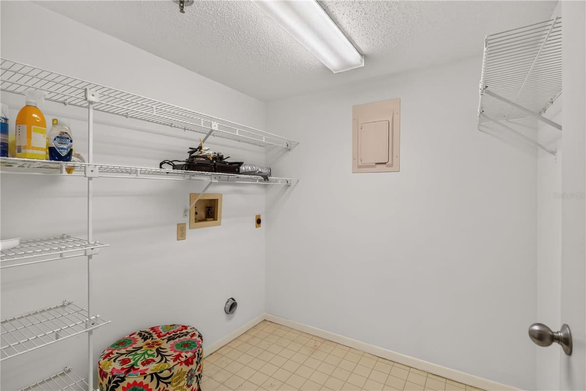 4550 PINEBROOK CIRCLE — photo 17 of 30