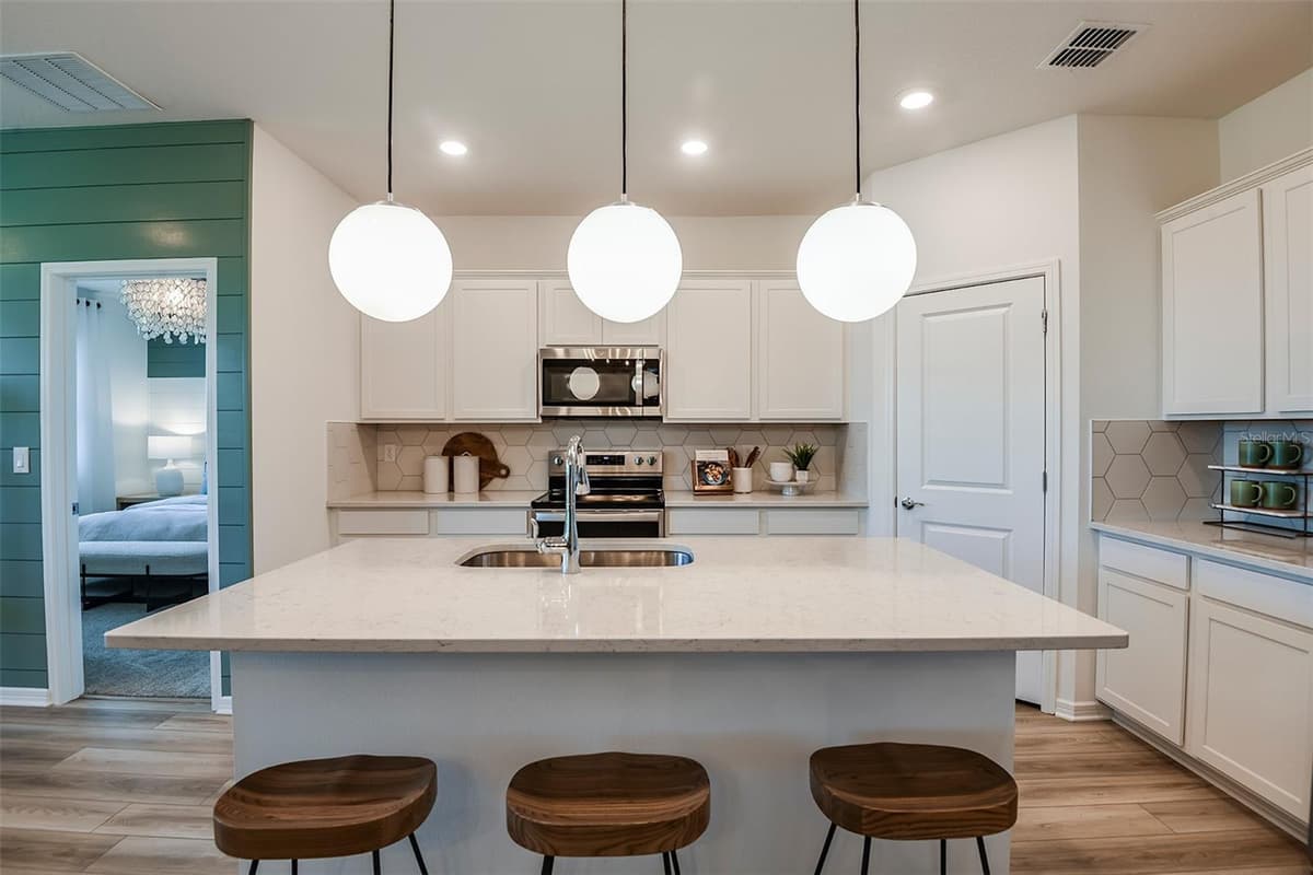 14842 SUNBEAM STREET — photo 4 of 32