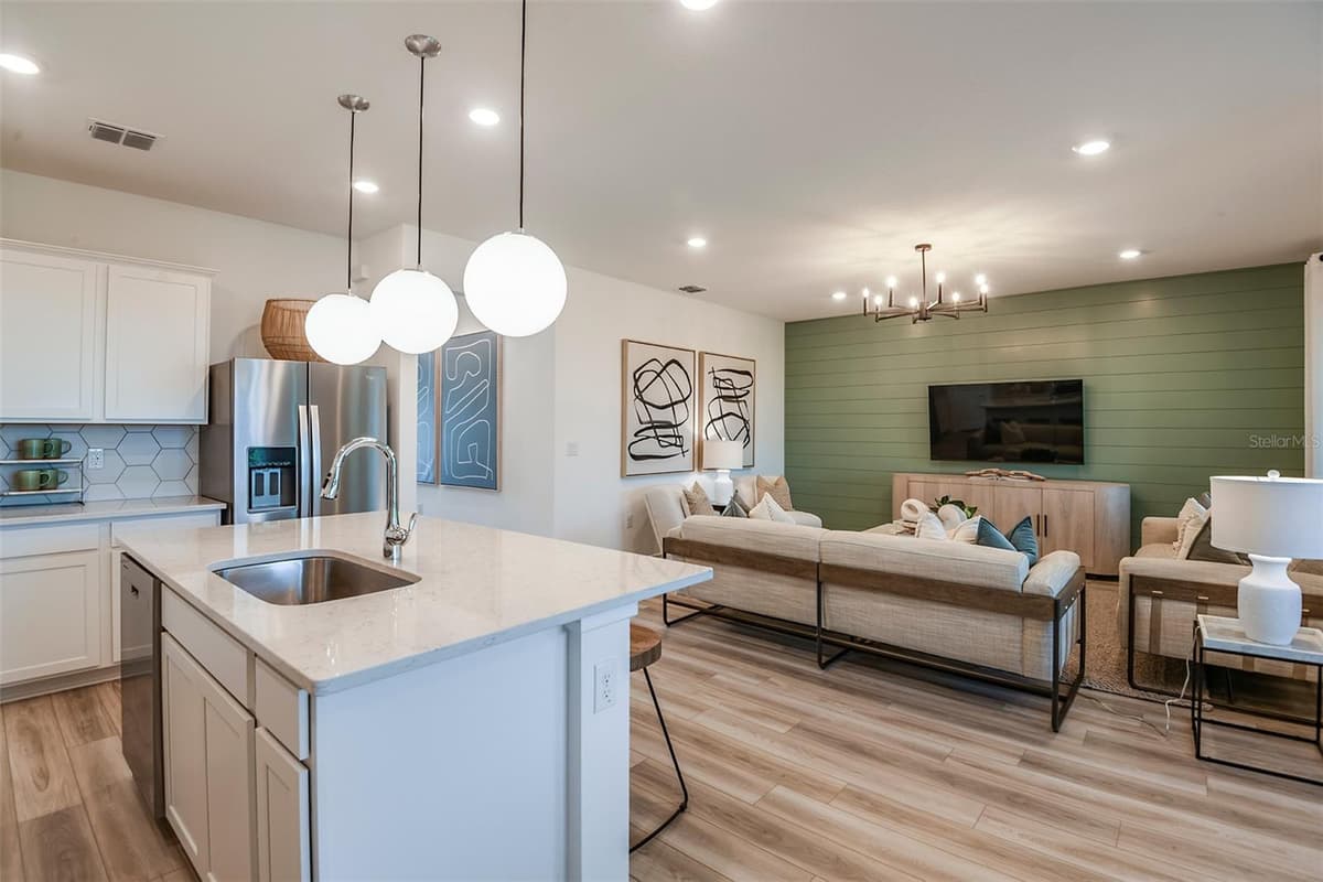 14842 SUNBEAM STREET — photo 6 of 32