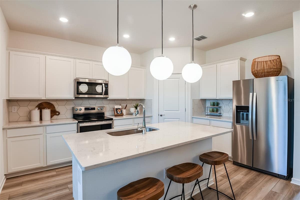 14842 SUNBEAM STREET — photo 3 of 32