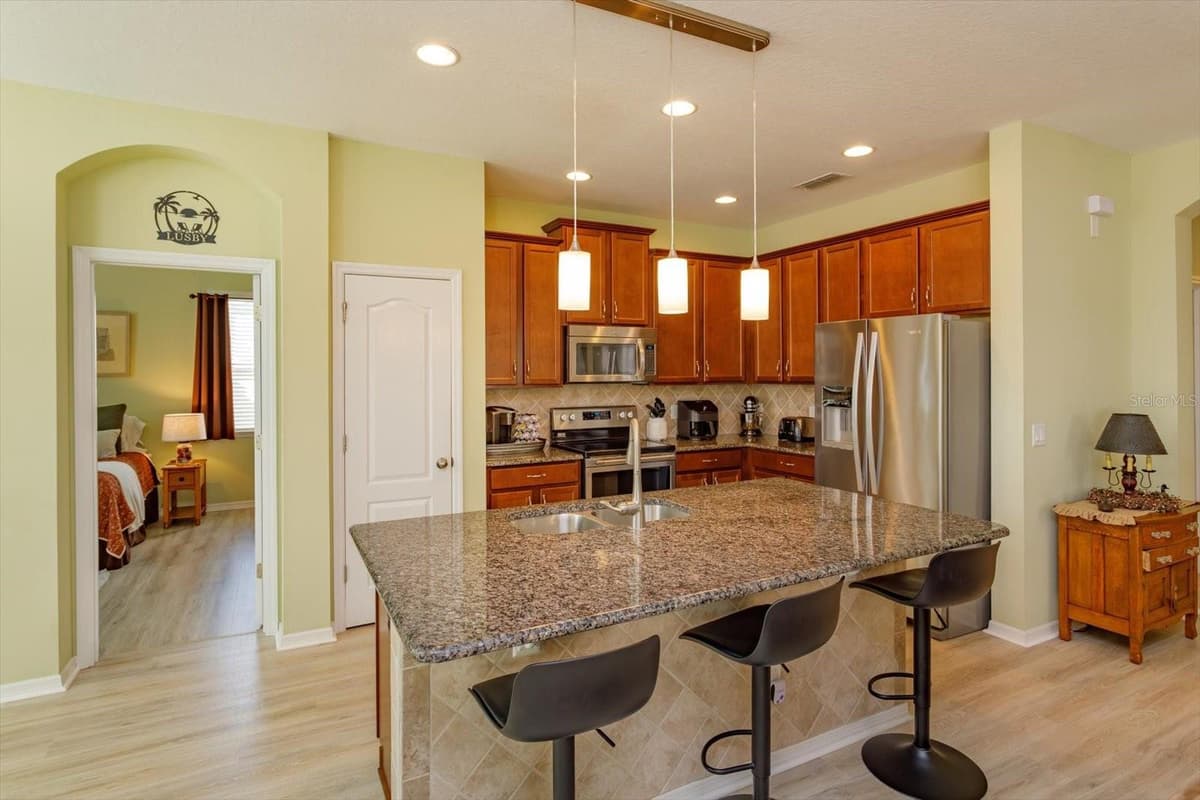12789 BOSWORTH AVENUE — photo 7 of 32
