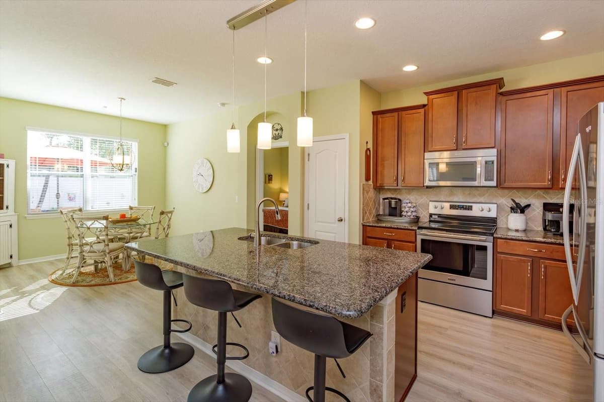 12789 BOSWORTH AVENUE — photo 6 of 32