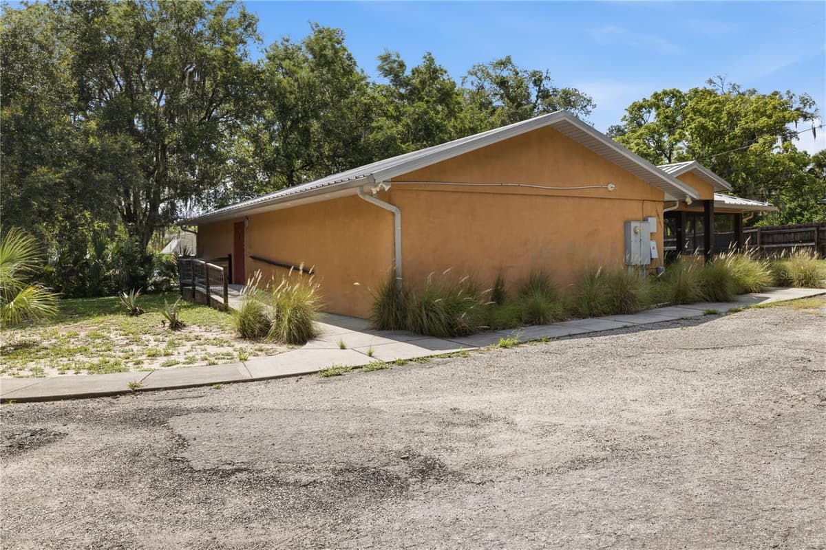 2250 VOLUSIA AVENUE — photo 27 of 31